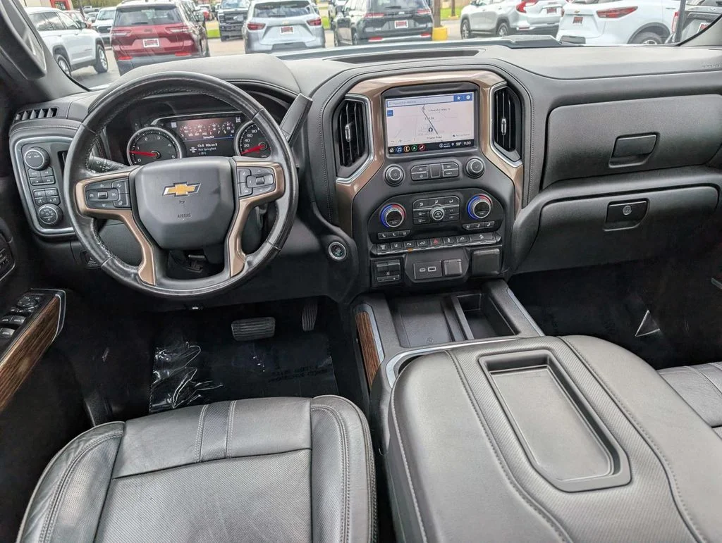 Used 2021 White Chevrolet High Country image 3