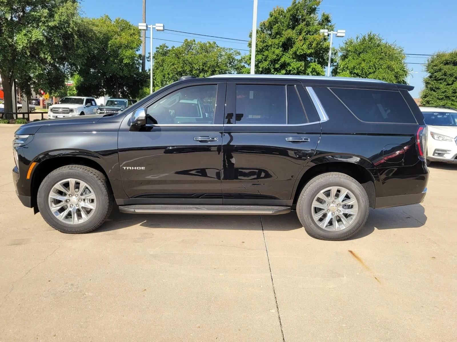 2026 Chevrolet Tahoe Premier - Photo 2