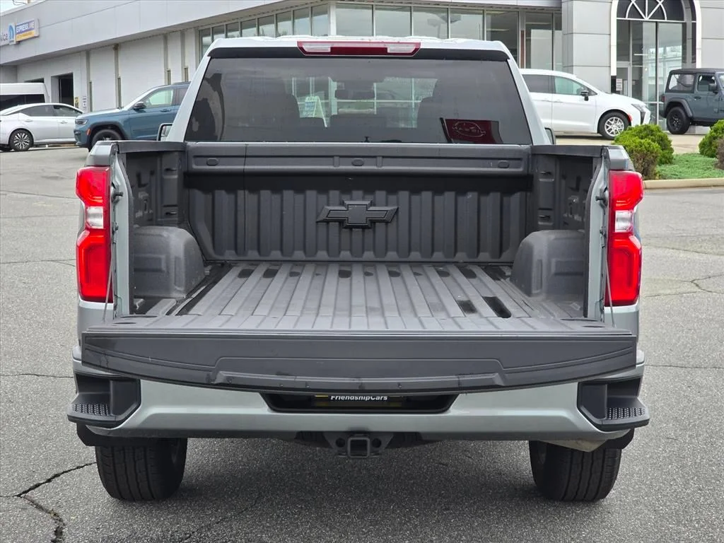 Used 2025 Gray Chevrolet RST image 26