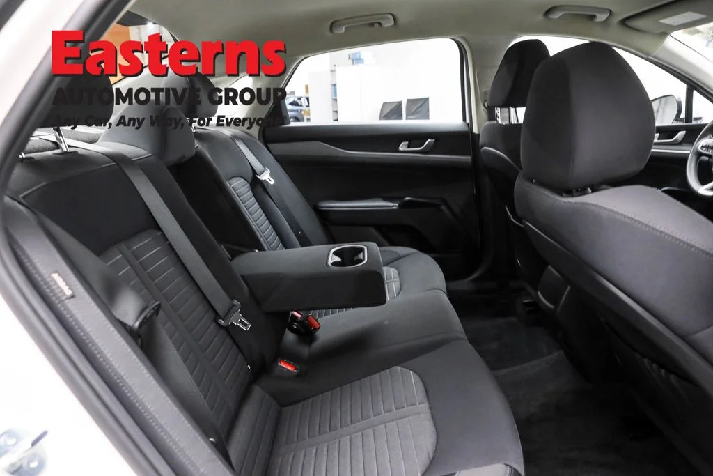 Used 2025 White Kia LXS image 22