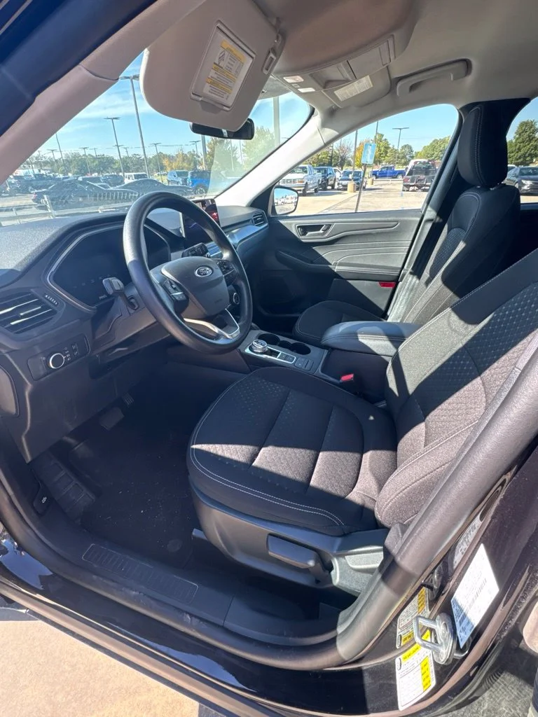 Used 2025 Agate Black Metallic Ford Active image 6