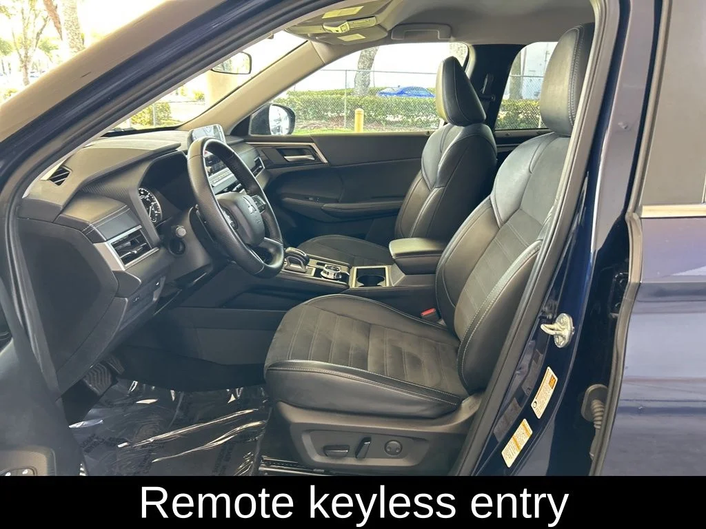 Used 2024 Blue Mitsubishi SE Black Edition image 5