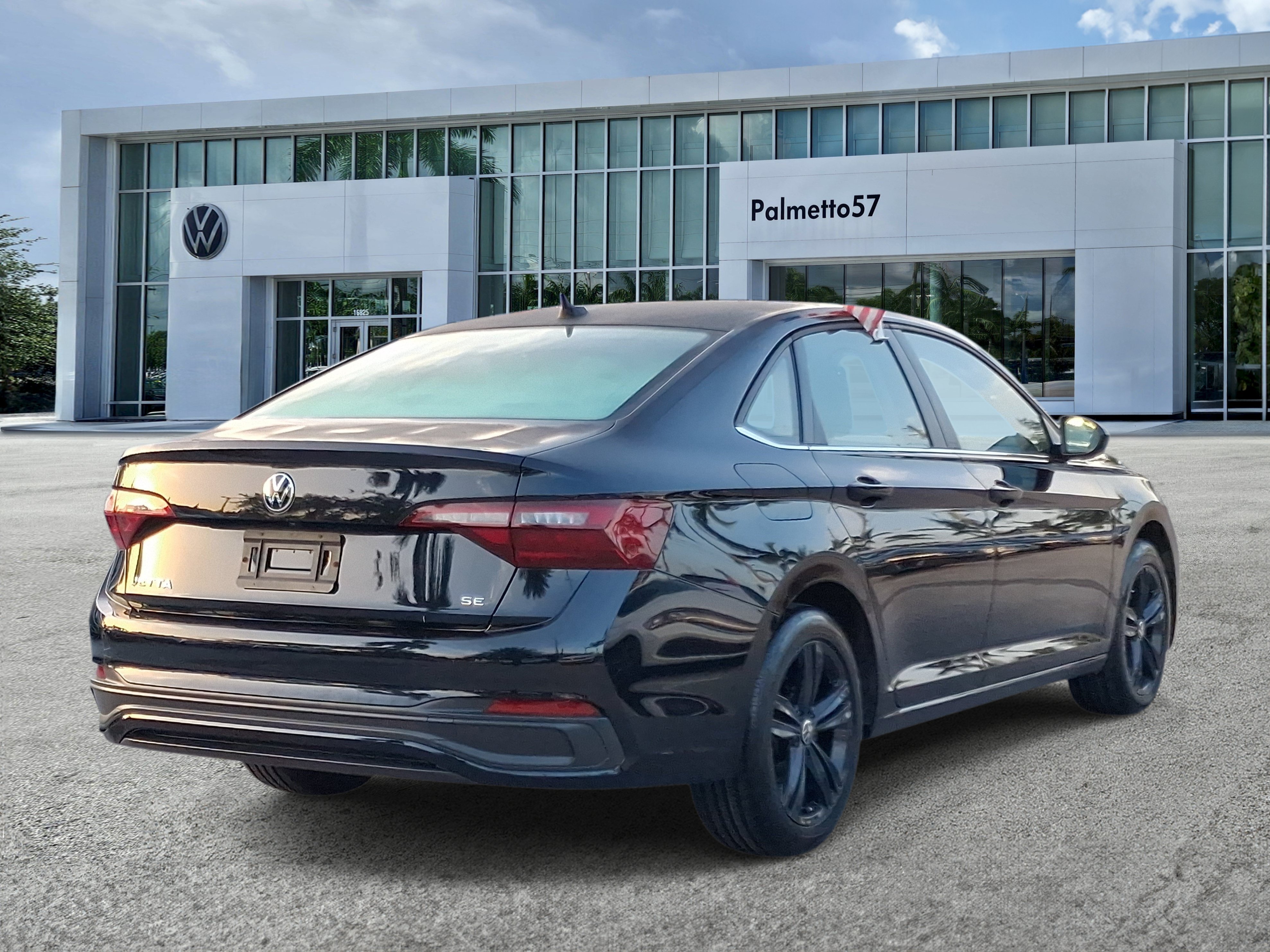 Certified Used 2023  Volkswagen 1.5T SE image 6