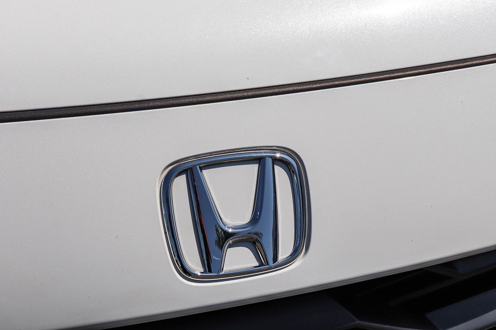 Certified Used 2024 Platinum White Pearl Honda Sport image 4