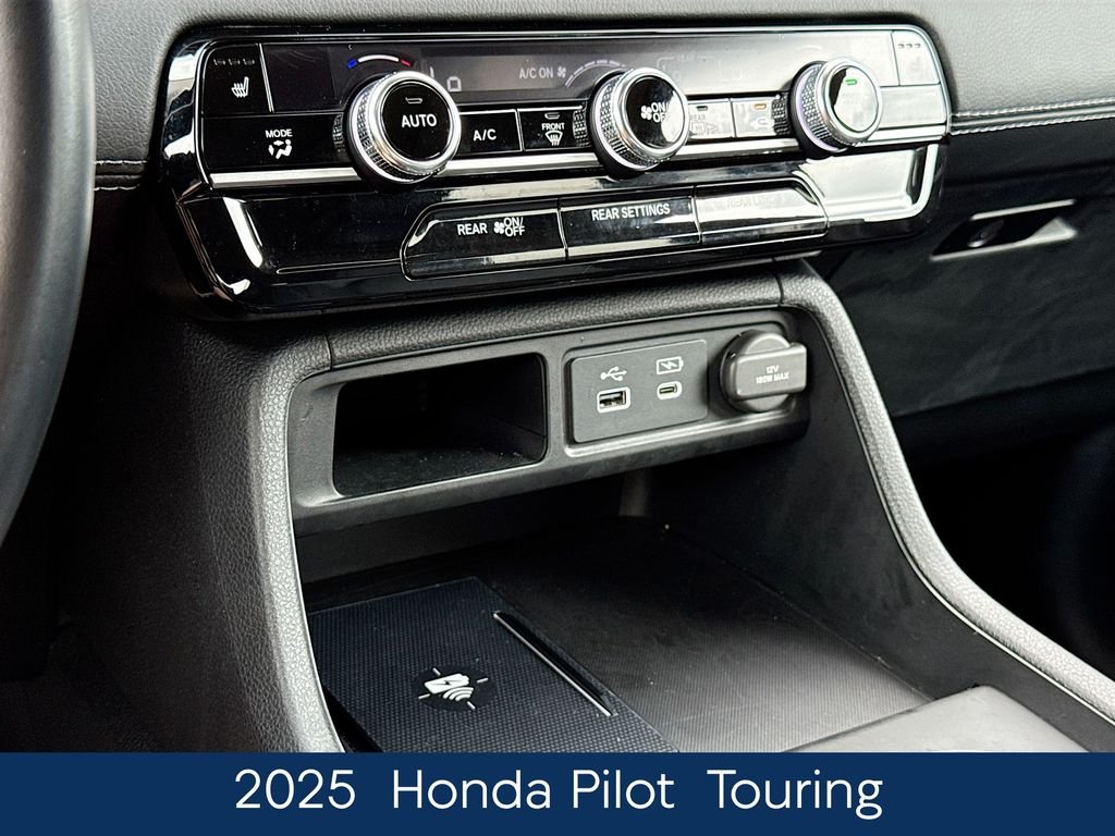 Used 2025  Honda Touring image 32