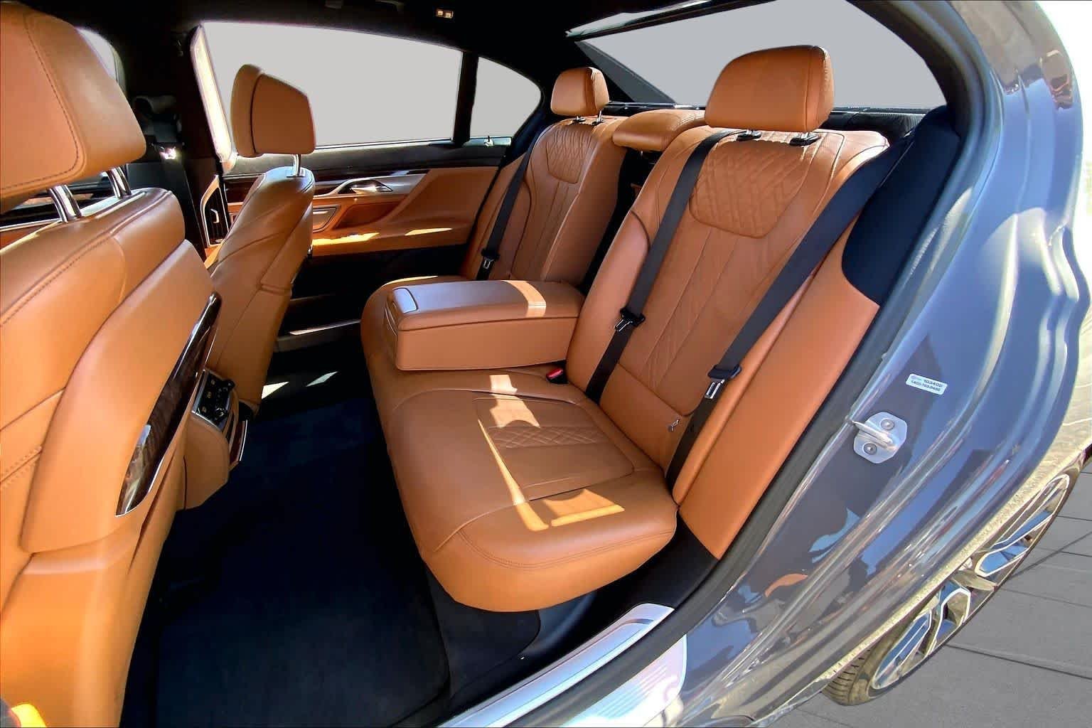 Used 2020 Bemina Grey Amber Effect BMW 750i xDrive image 19