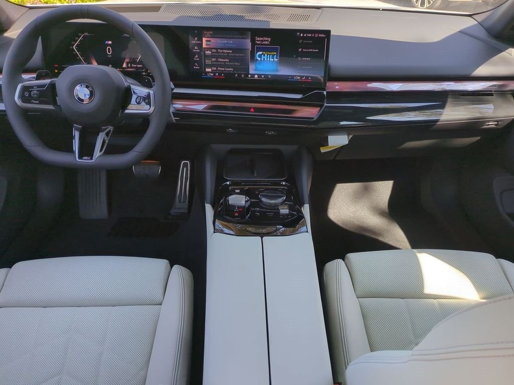 New 2027 Mineral White Metallic BMW 530i xDrive image 15