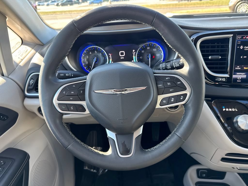 Used 2024 White Chrysler Touring L image 17