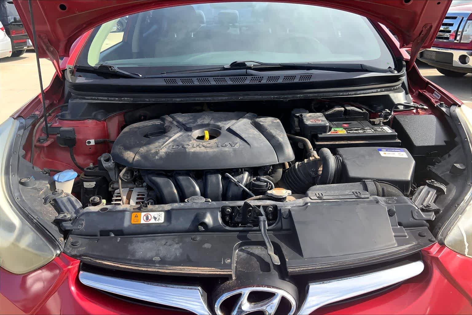 Used 2014 Geranium Red Hyundai SE image 28