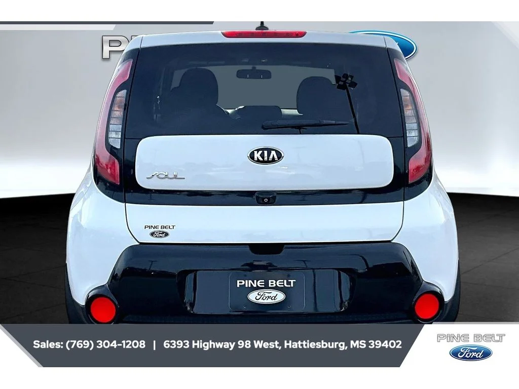 Used 2016 Clear White Kia + image 4