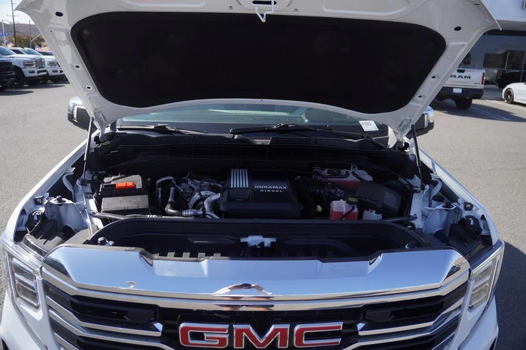 Used 2023 White GMC SLT image 6