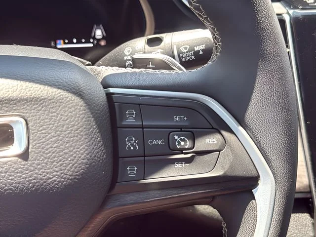 Used 2023 White Jeep Limited image 18