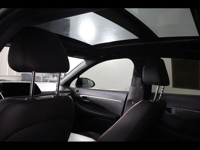 Used 2021 Black Hyundai SEL Plus image 9
