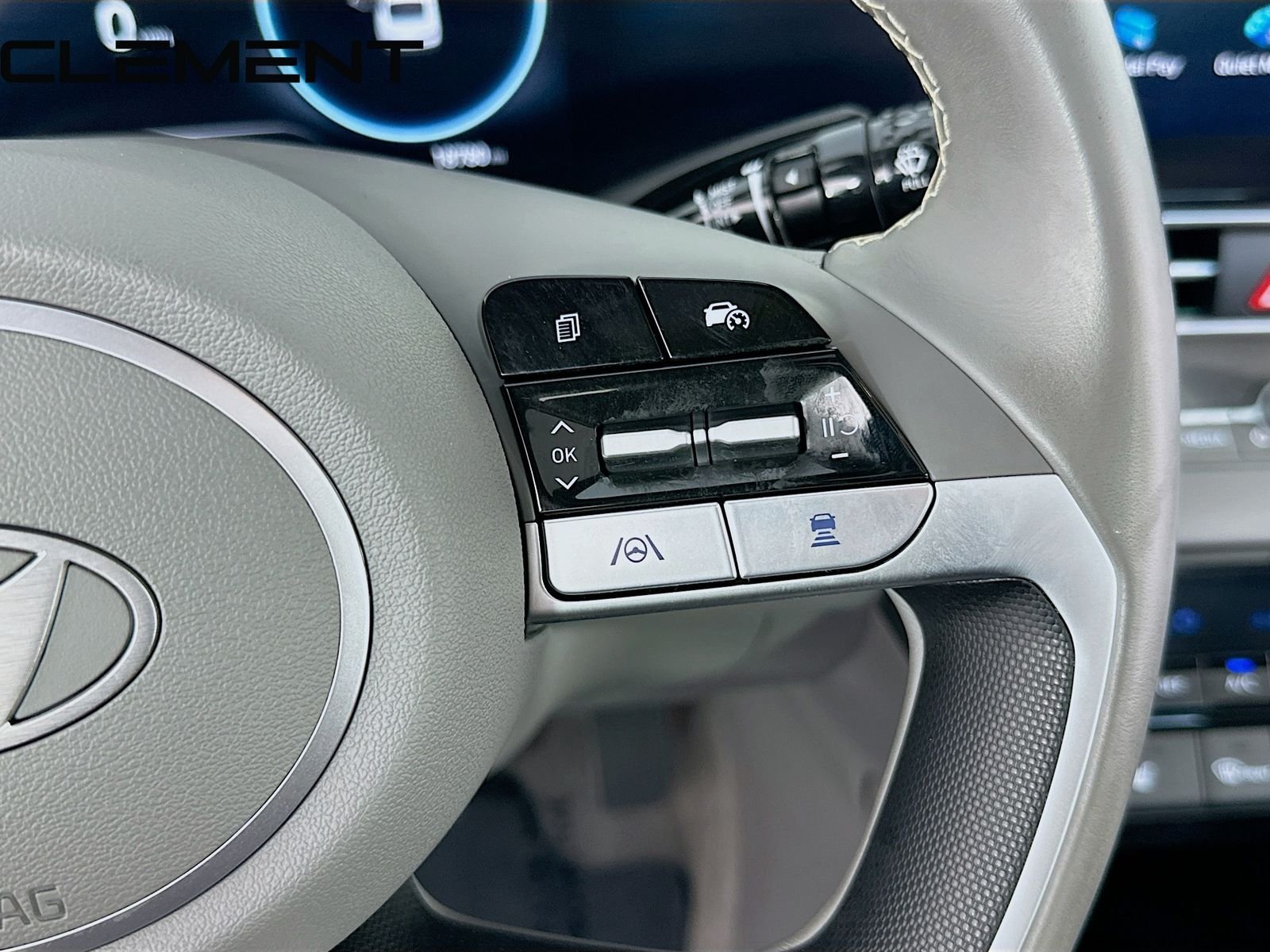 2024 Hyundai Elantra SEL - Photo 17