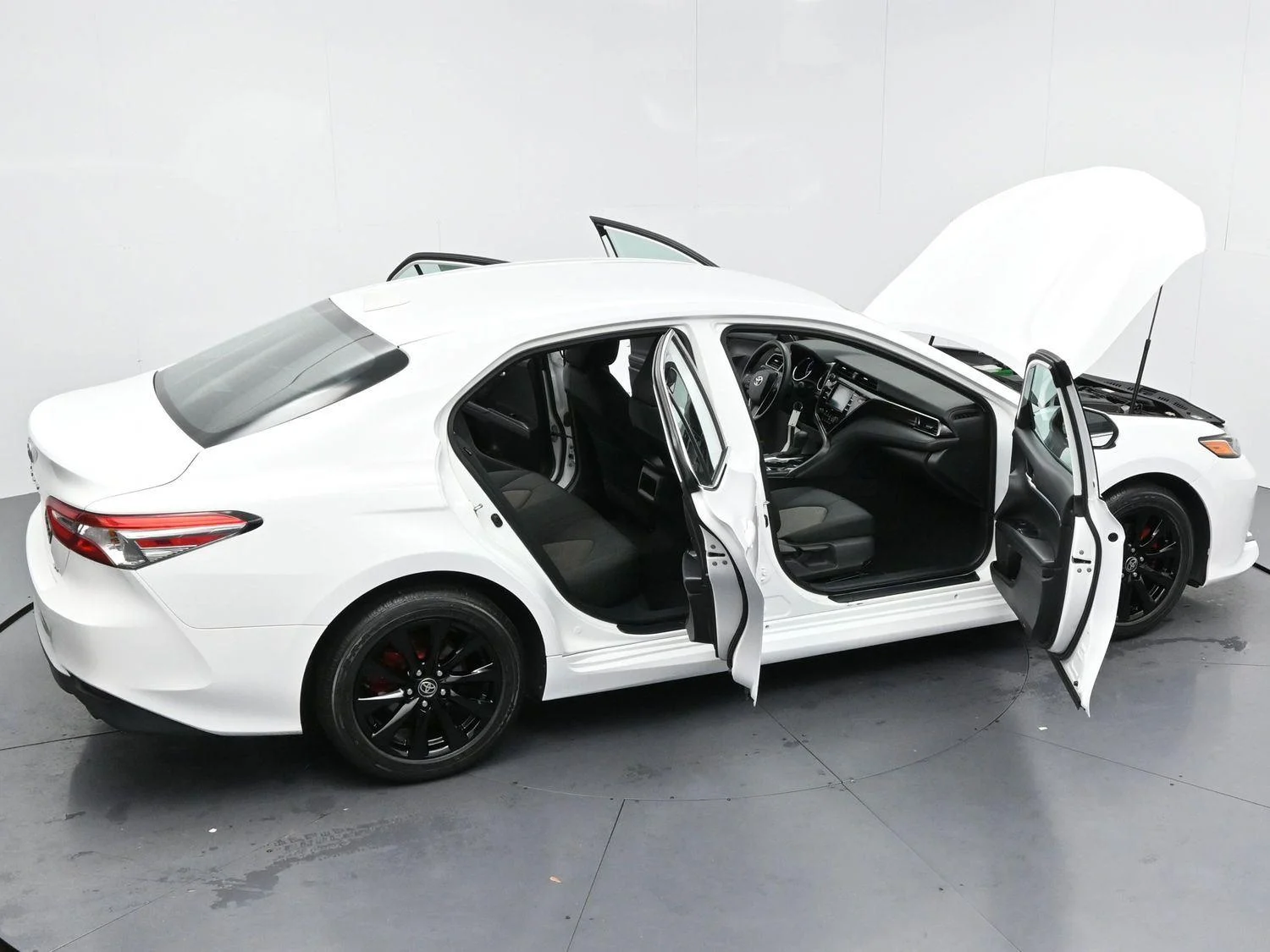 Used 2020 Super White Toyota LE image 31