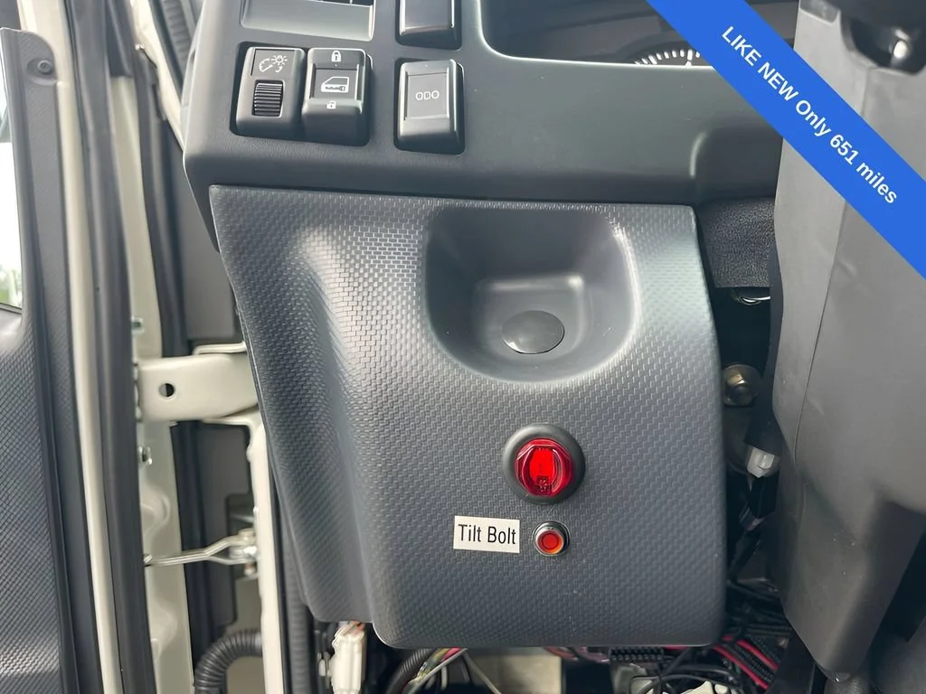 Used 2024 Arc White Chevrolet 1WT image 17