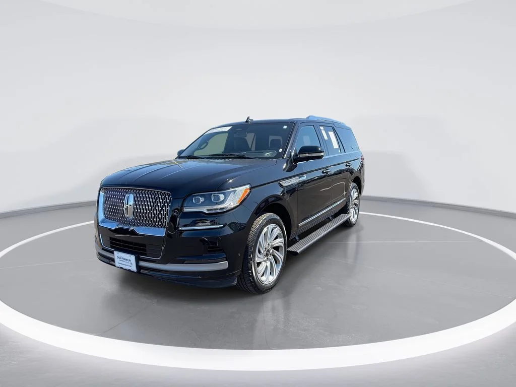 Used 2024 Black Lincoln Reserve image 4