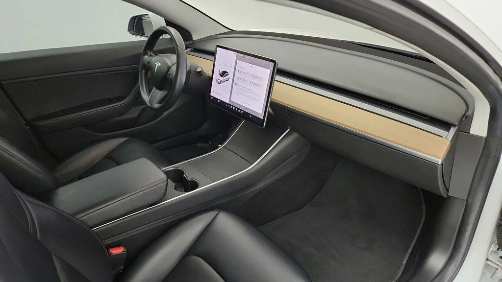 Used 2018 Pearl White Multi-Coat Tesla Long Range Battery AWD image 29