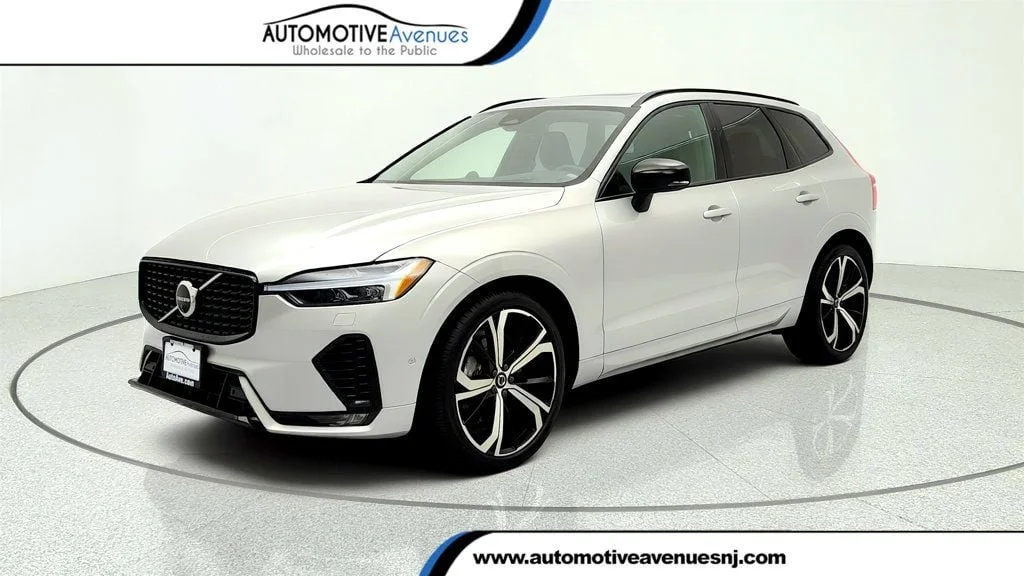 2025 Volvo XC60 B5 Ultra Dark AWD's photo