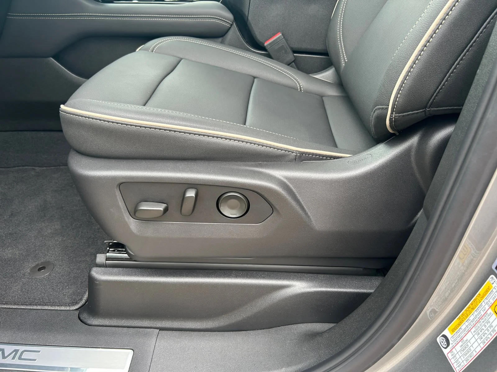New 2026 Sterling Metallic GMC Elevation image 16