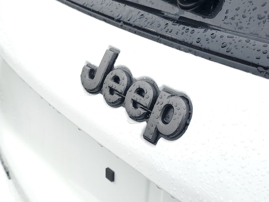 New 2026 Bright White Clearcoat Jeep Latitude image 5