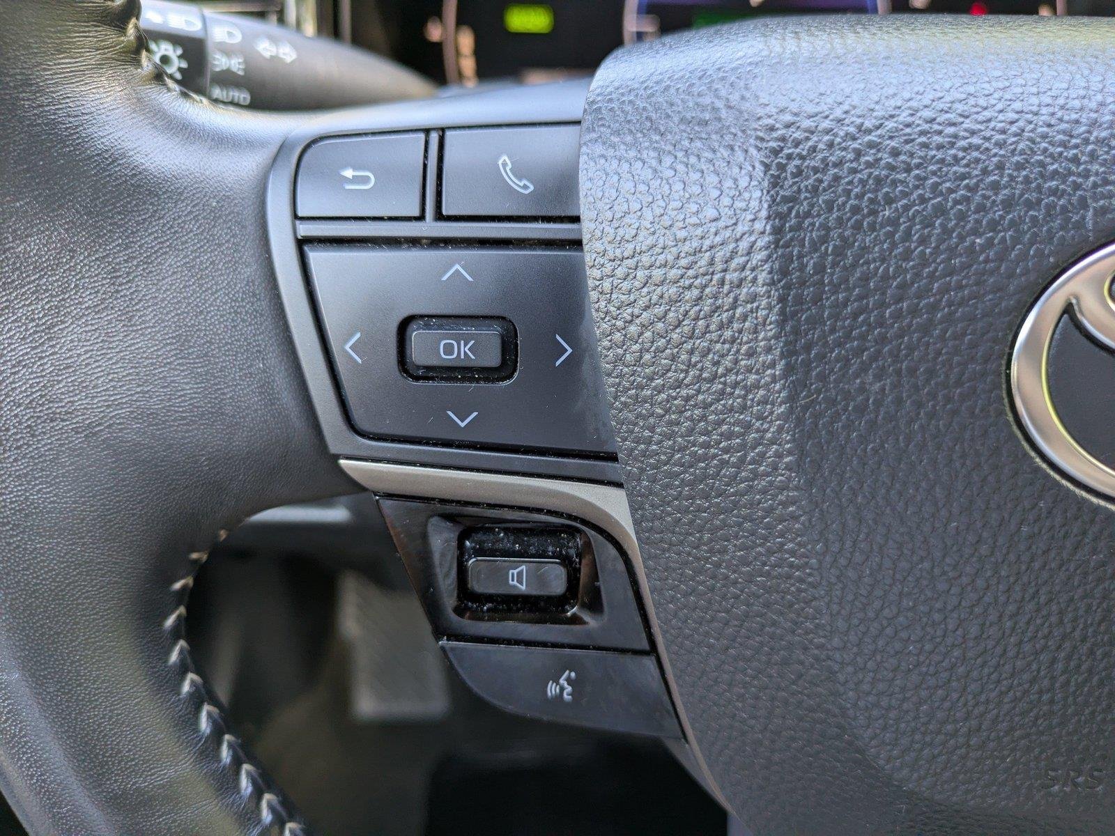 Used 2025  Toyota SE image 22