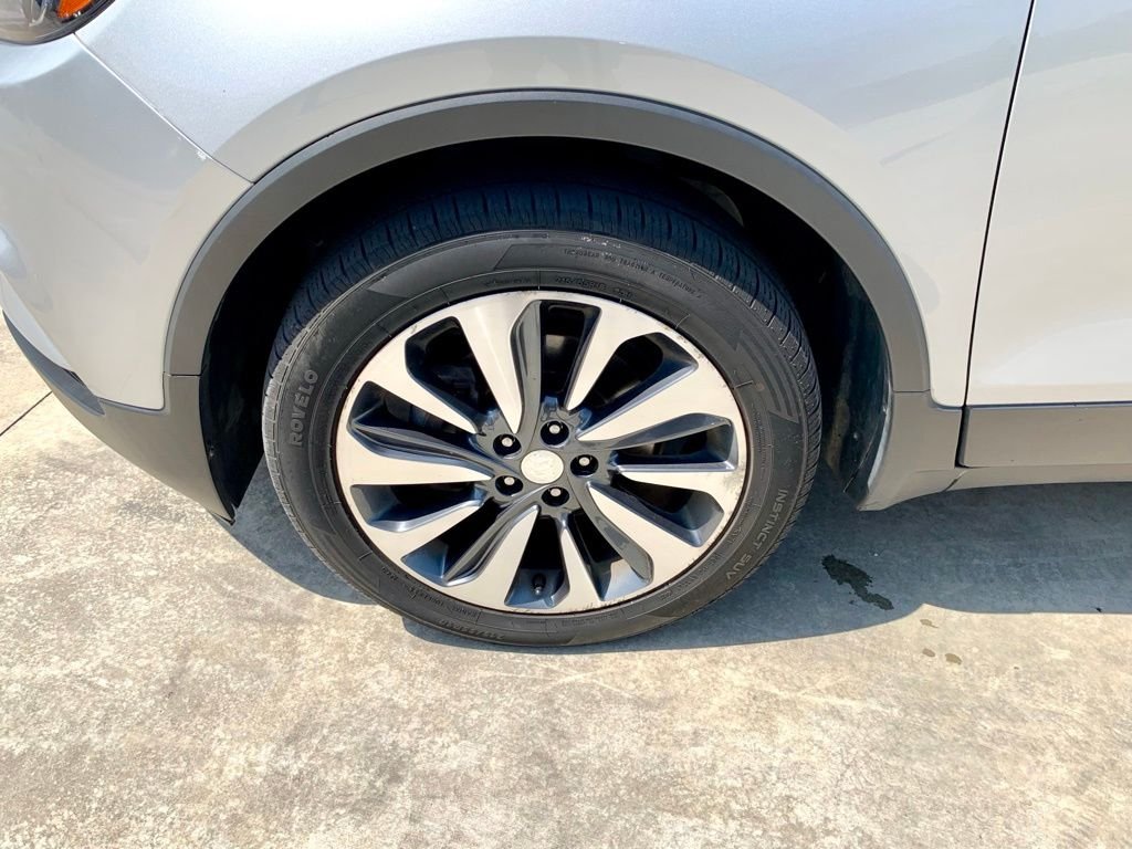 Used 2021 Silver Buick Preferred image 9