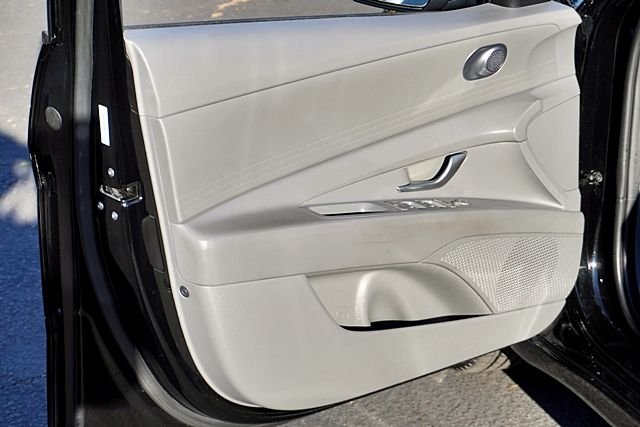 Used 2024 Black Hyundai SE image 20