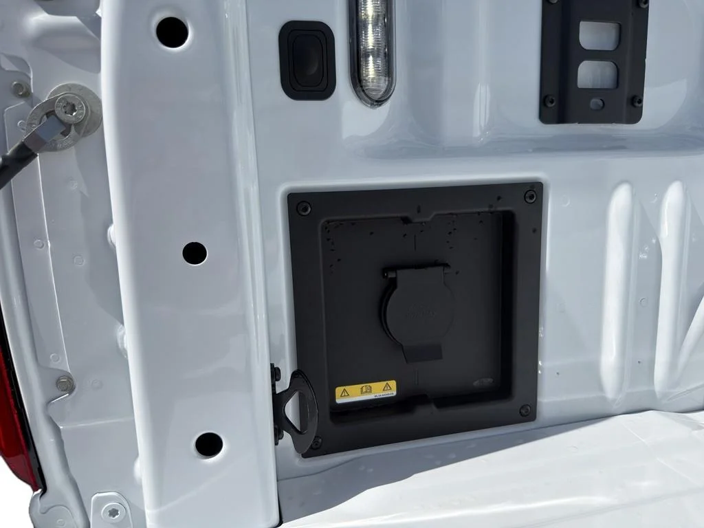 New 2026 Oxford White Ford XLT image 5