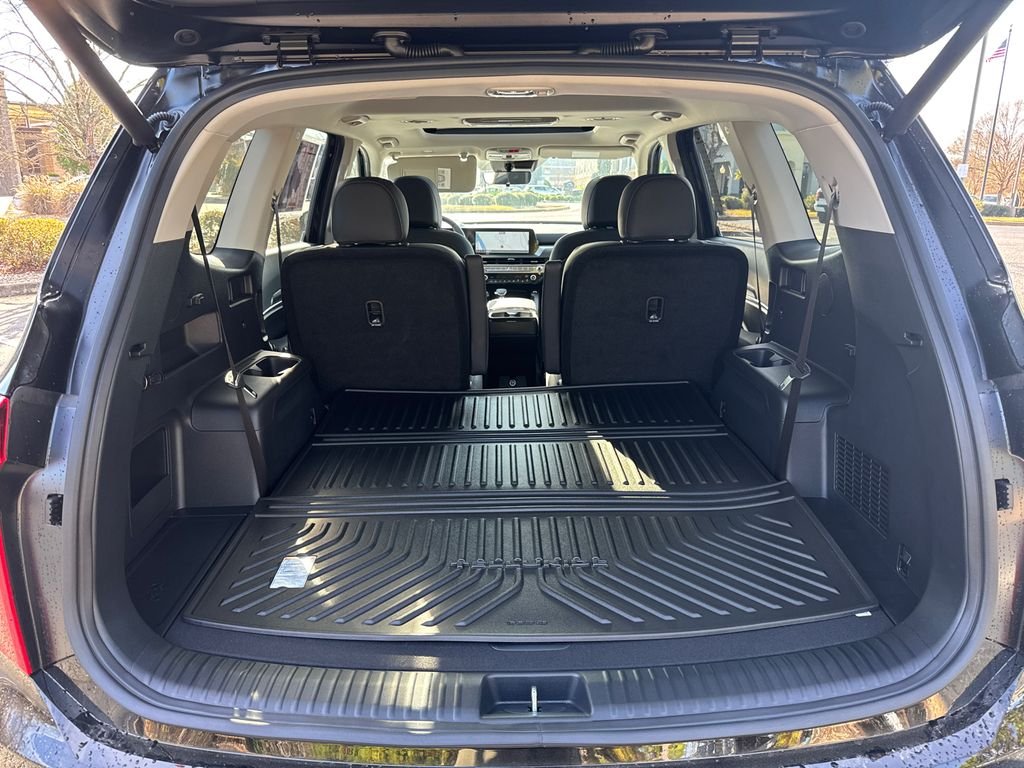 Used 2025 Black Kia S image 18
