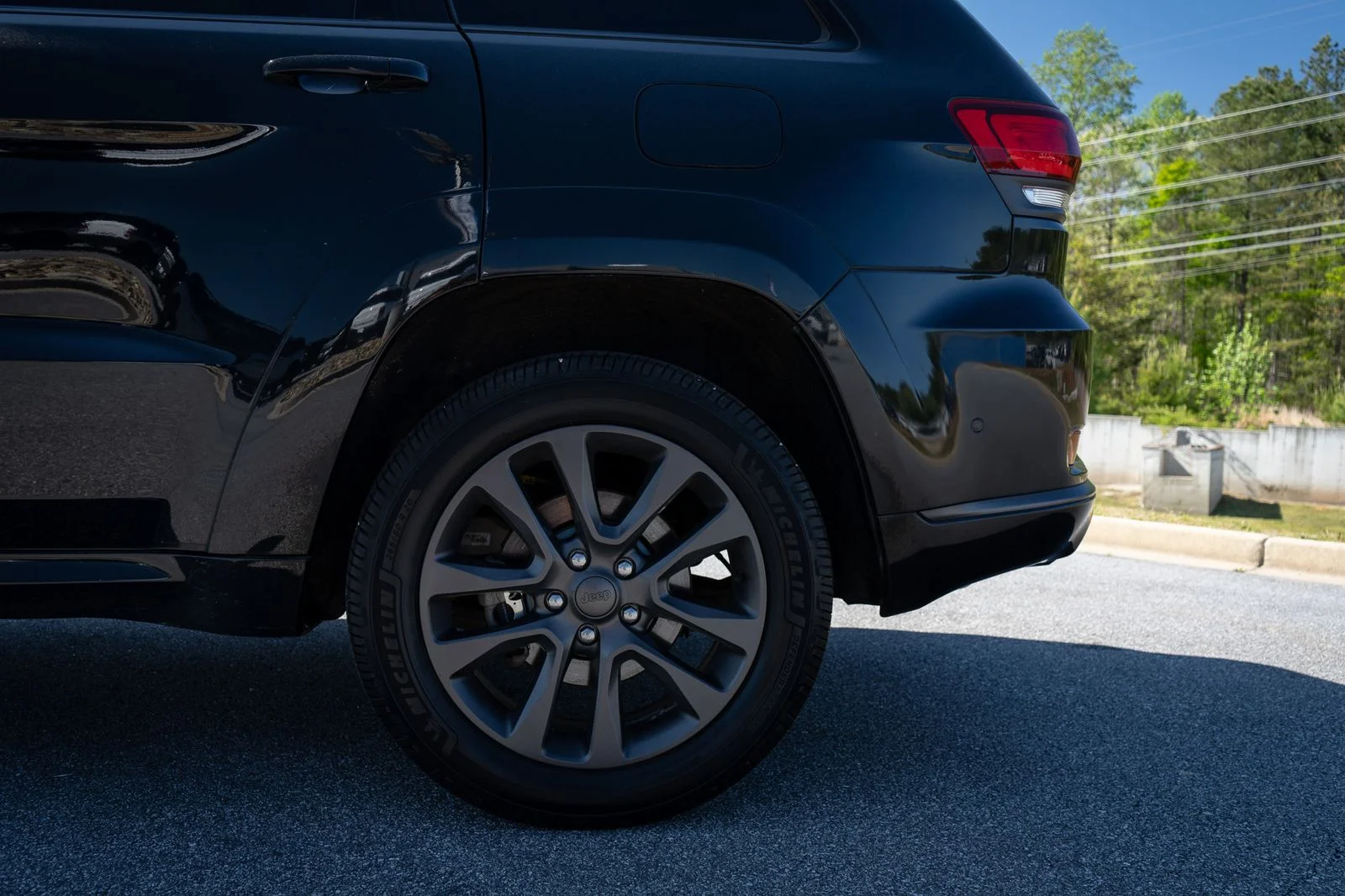 Used 2019 Black Jeep Overland image 6