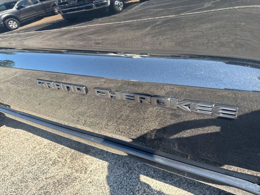 Certified Used 2019 Diamond Black Jeep Altitude image 54