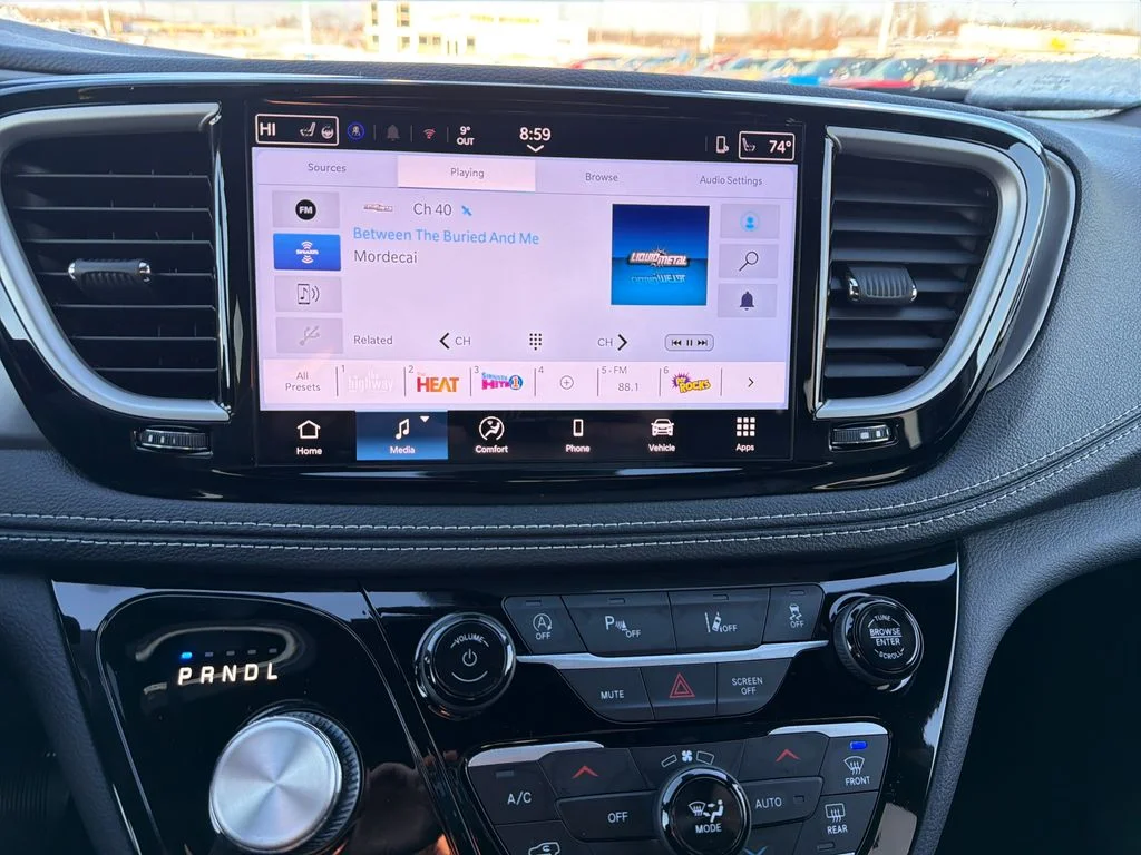 2026 Chrysler Pacifica Select - Photo 18
