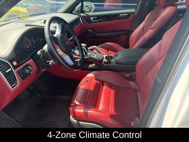 Used 2020  Porsche Base image 6