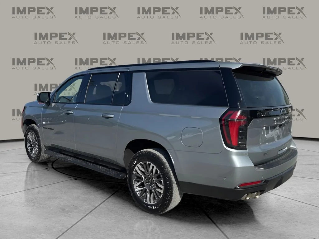 Used 2025 Gray Chevrolet Z71 image 3