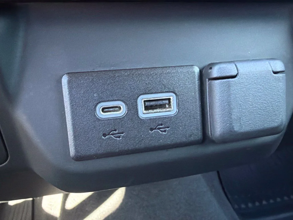 Used 2022 SUMMIT WHITE Chevrolet Custom image 24