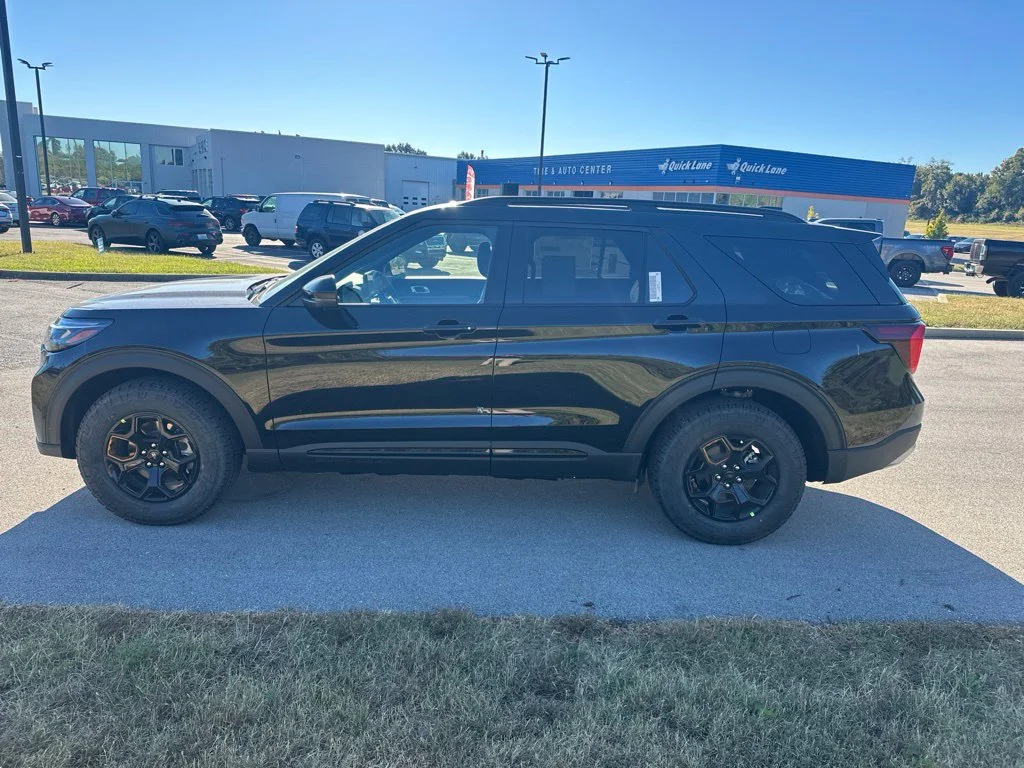 New 2027 Agate Black Metallic Ford Tremor® image 4