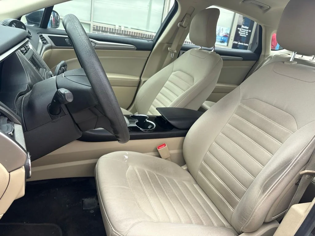 Used 2014 Tuxedo Black Metallic Ford SE image 11