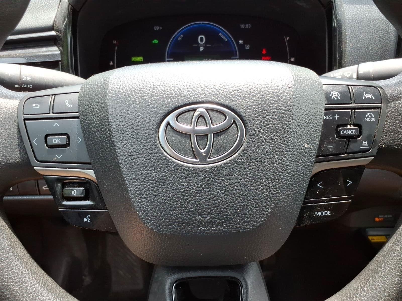 Used 2025  TOYOTA  image 18