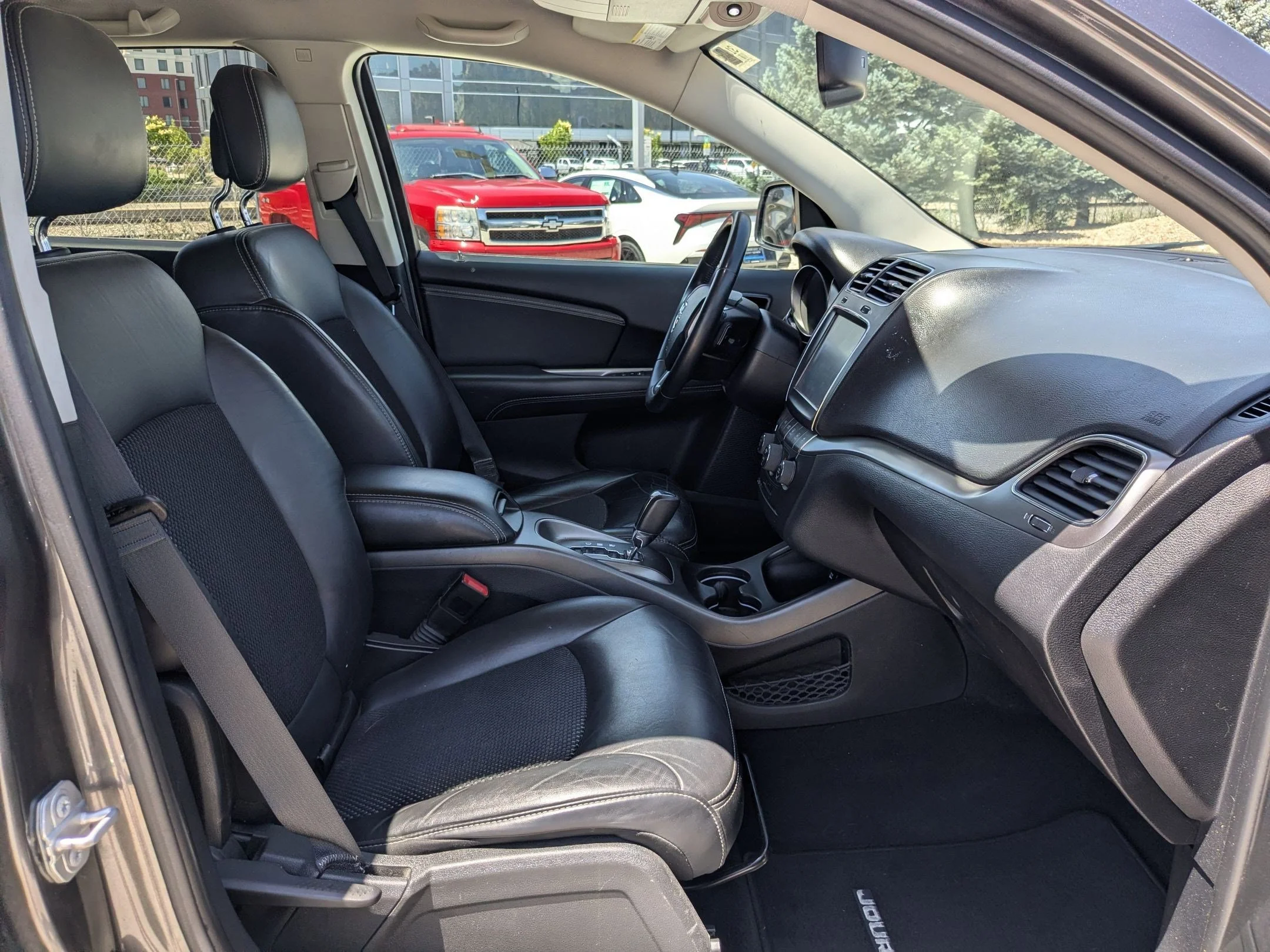 Used 2017 Granite Pearlcoat Dodge Crossroad Plus image 26