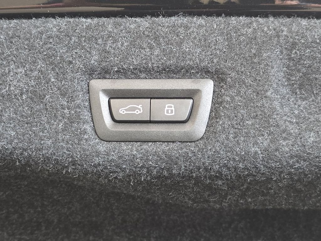 Used 2026 Black Sapphire Metallic BMW 530i image 31