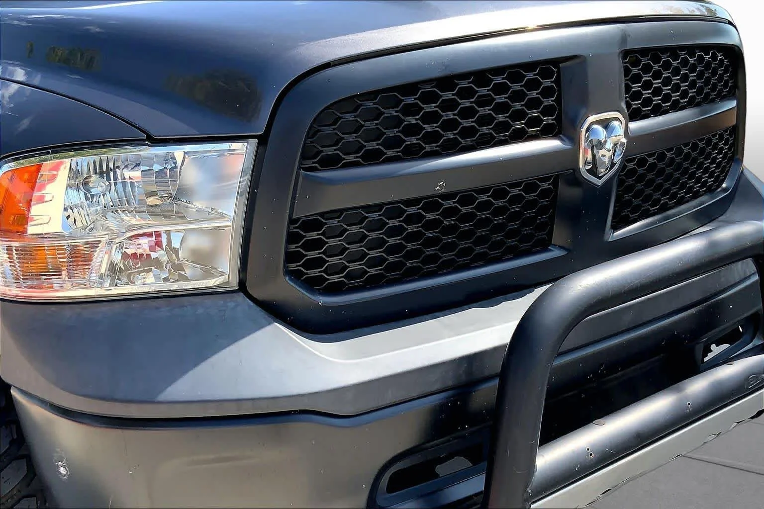 Used 2018 Granite Crystal Metallic Clearcoat Ram Tradesman image 32