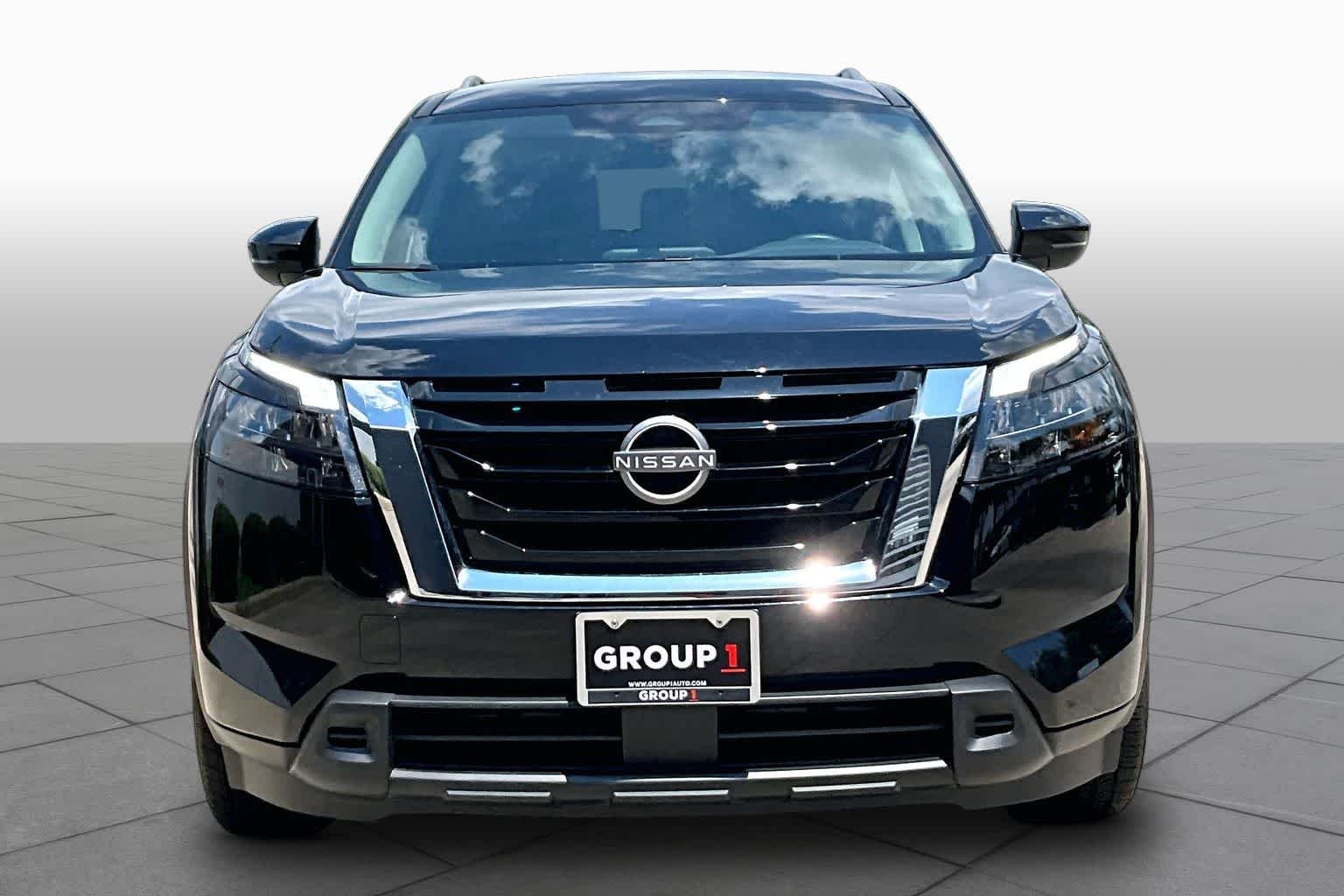 Used 2025 Super Black Nissan SV image 4