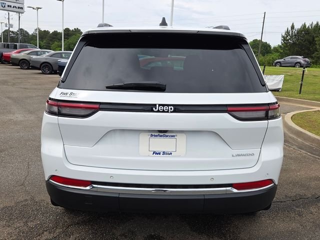 Used 2025 White Jeep Laredo image 11