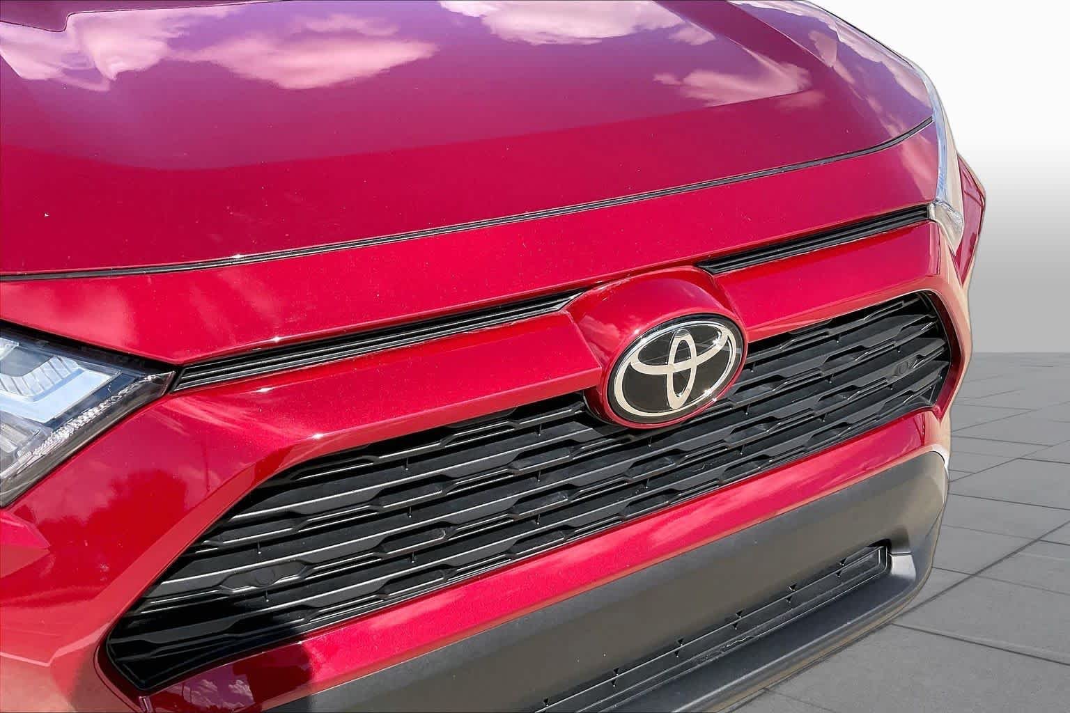 Used 2024 Ruby Flare Pearl Toyota XLE Premium image 30