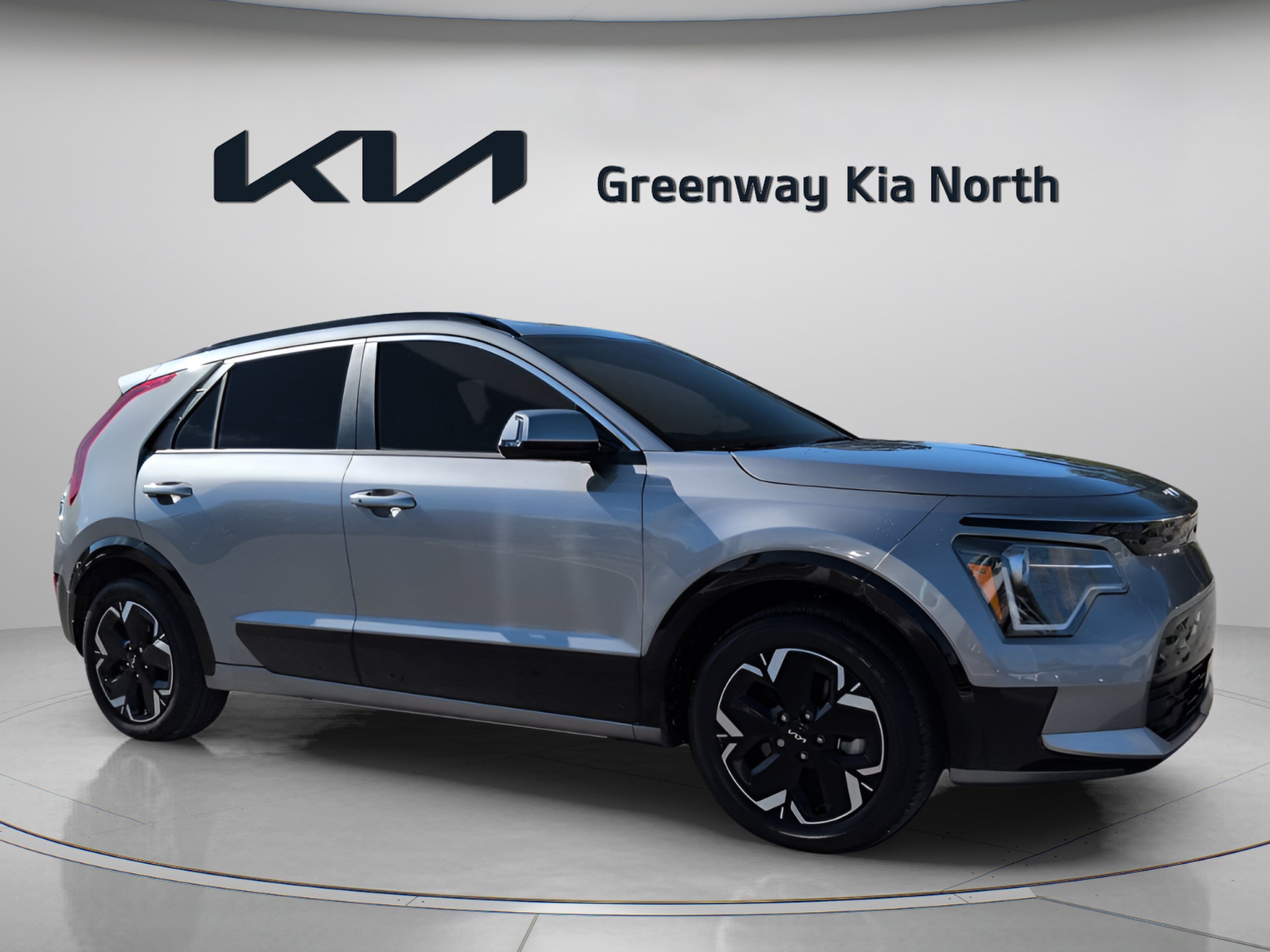 Certified Used 2023 Steel Gray Kia Wind image 1
