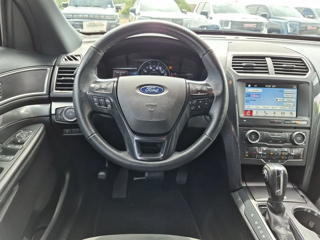 Used 2018 Gray Ford XLT image 32