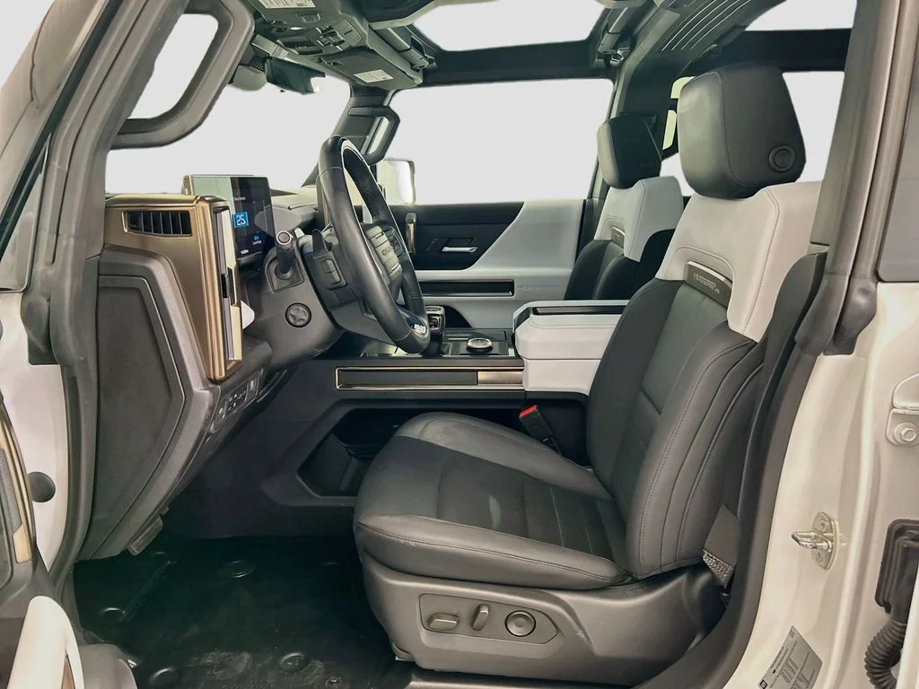 Used 2023 White GMC Edition 1 image 18
