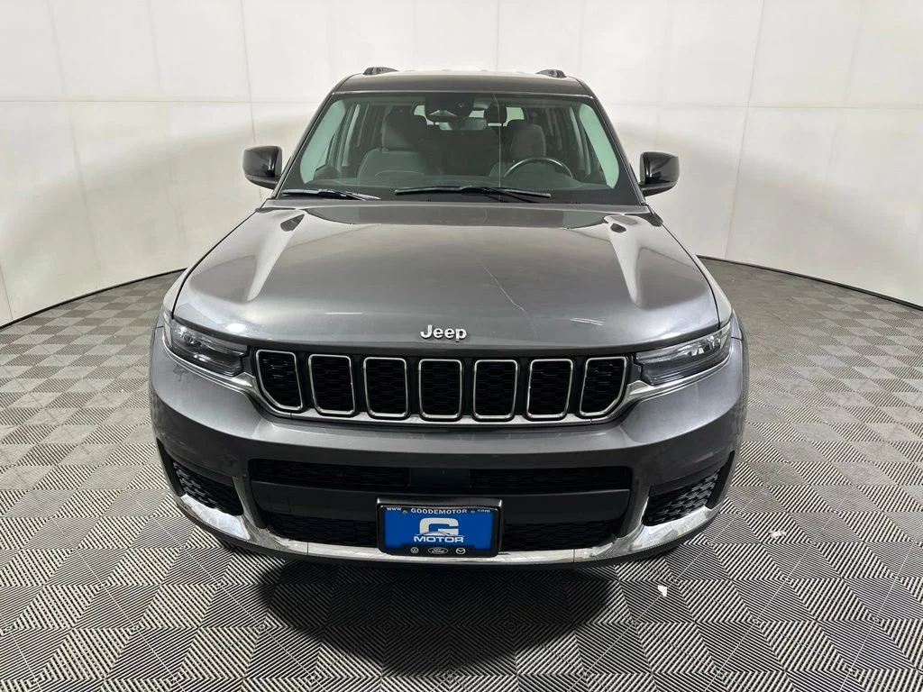 Used 2021 Gray Jeep Laredo image 3