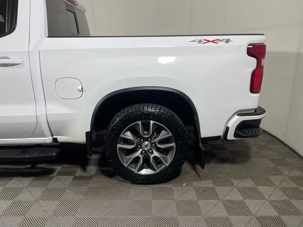 Used 2022 White Chevrolet RST image 5